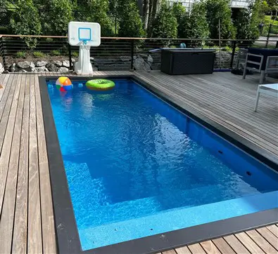 Swimming pool by Trek Pools