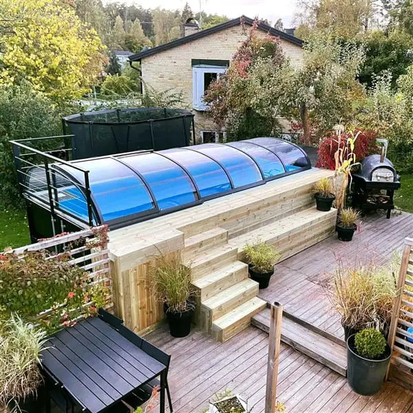 Container pool with a deck by Momo