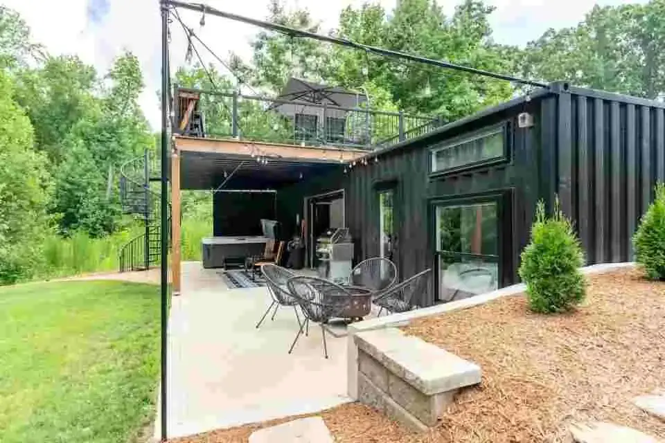 40 ft container home by Green Creek Shipyard