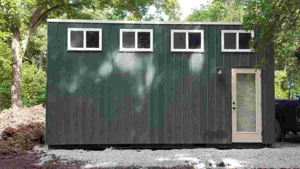 bachelor-ette 1 bedroom shipping container home outside view