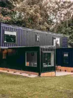 6-shipping-containers home in Millersburg, Ohio, United States