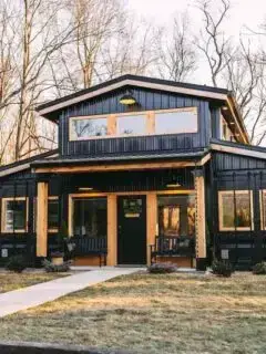 L3nee's Lay-Up container home in Logan, Ohio