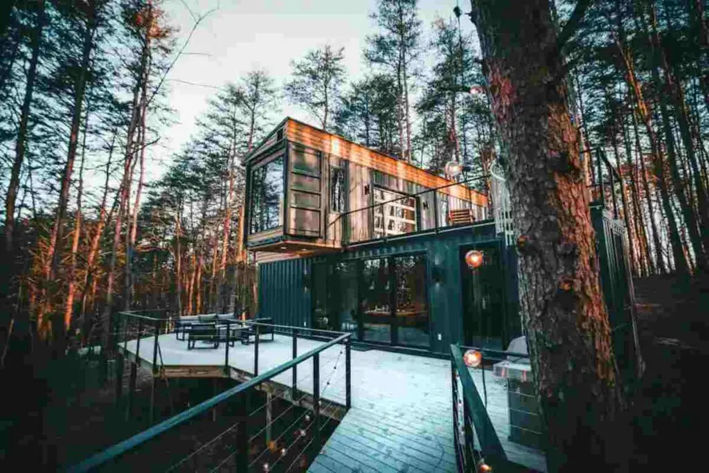 The Box Hop - Hocking Hills shipping container home in Rocbridge, Ohio, United States
