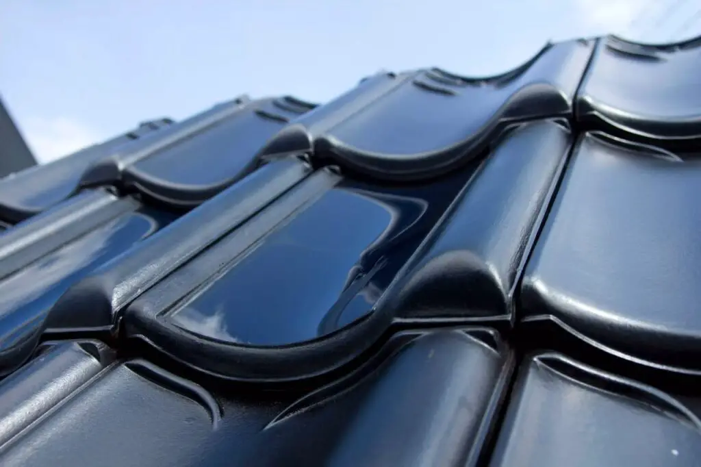 Solar roof tile