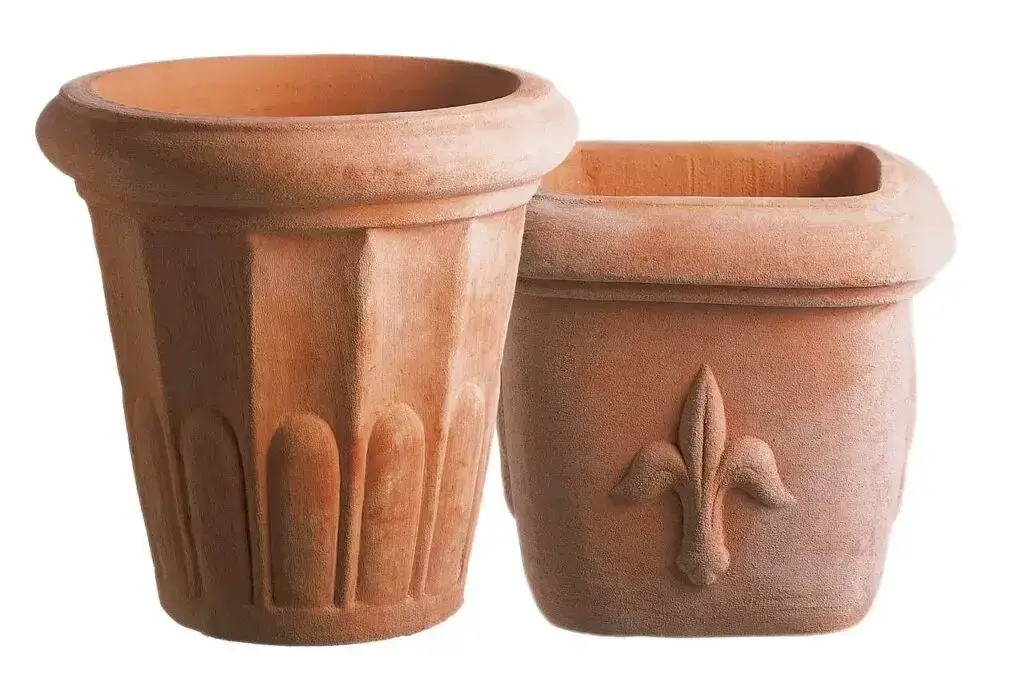 Terra cotta pots for container vegetable gardening in Central Florida