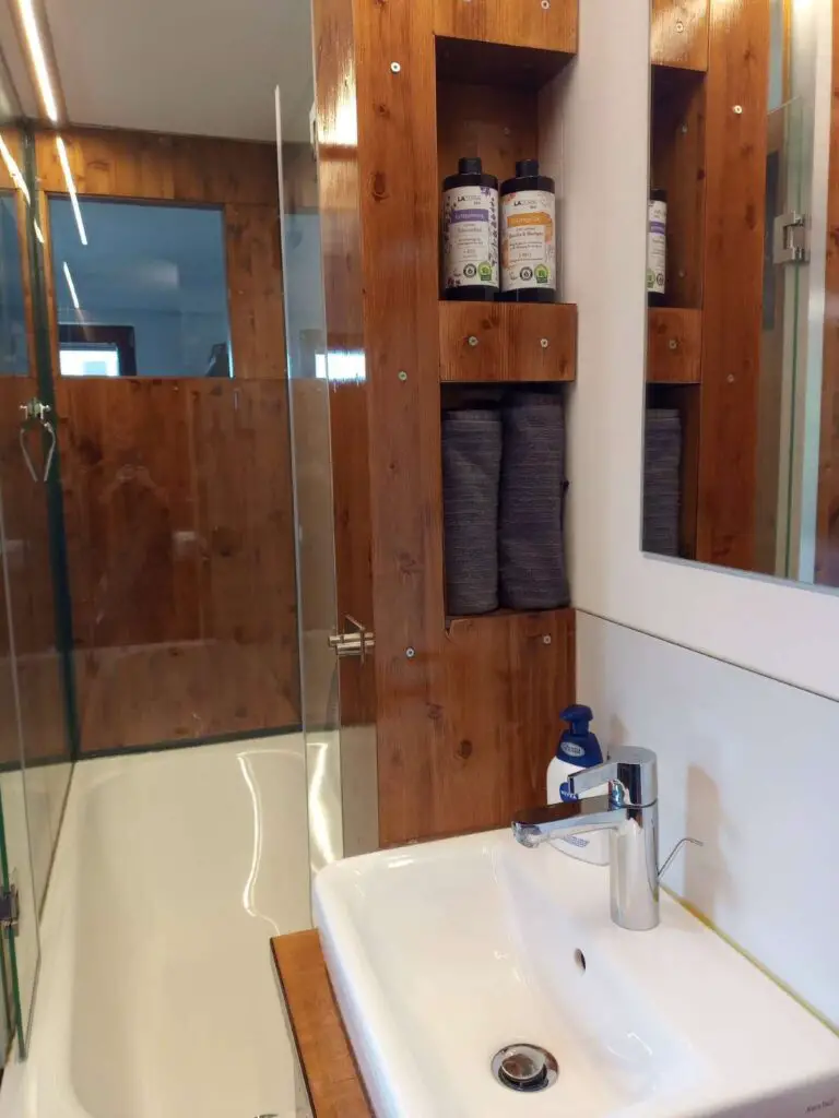 Full bathroom of a shipping container home in Coburg, Germany